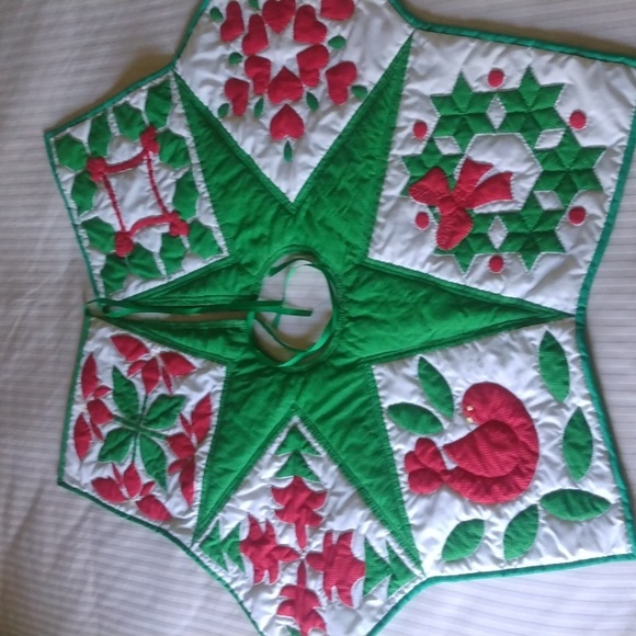 Hand Quilted Bird, Hearts, Bows Christmas Tree Skirt Red n Green - Picture 2 of 13